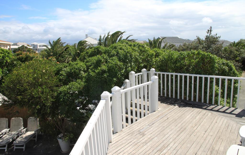Sea Breeze Beach House Plettenberg Bay Exterior photo