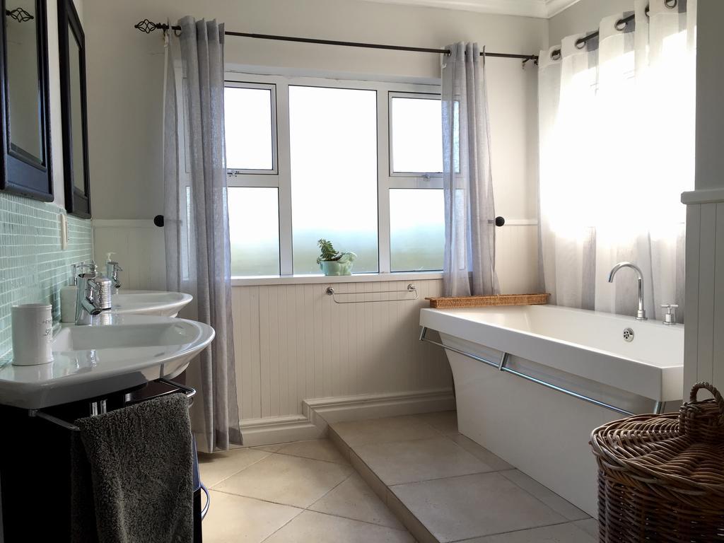 Sea Breeze Beach House Plettenberg Bay Exterior photo