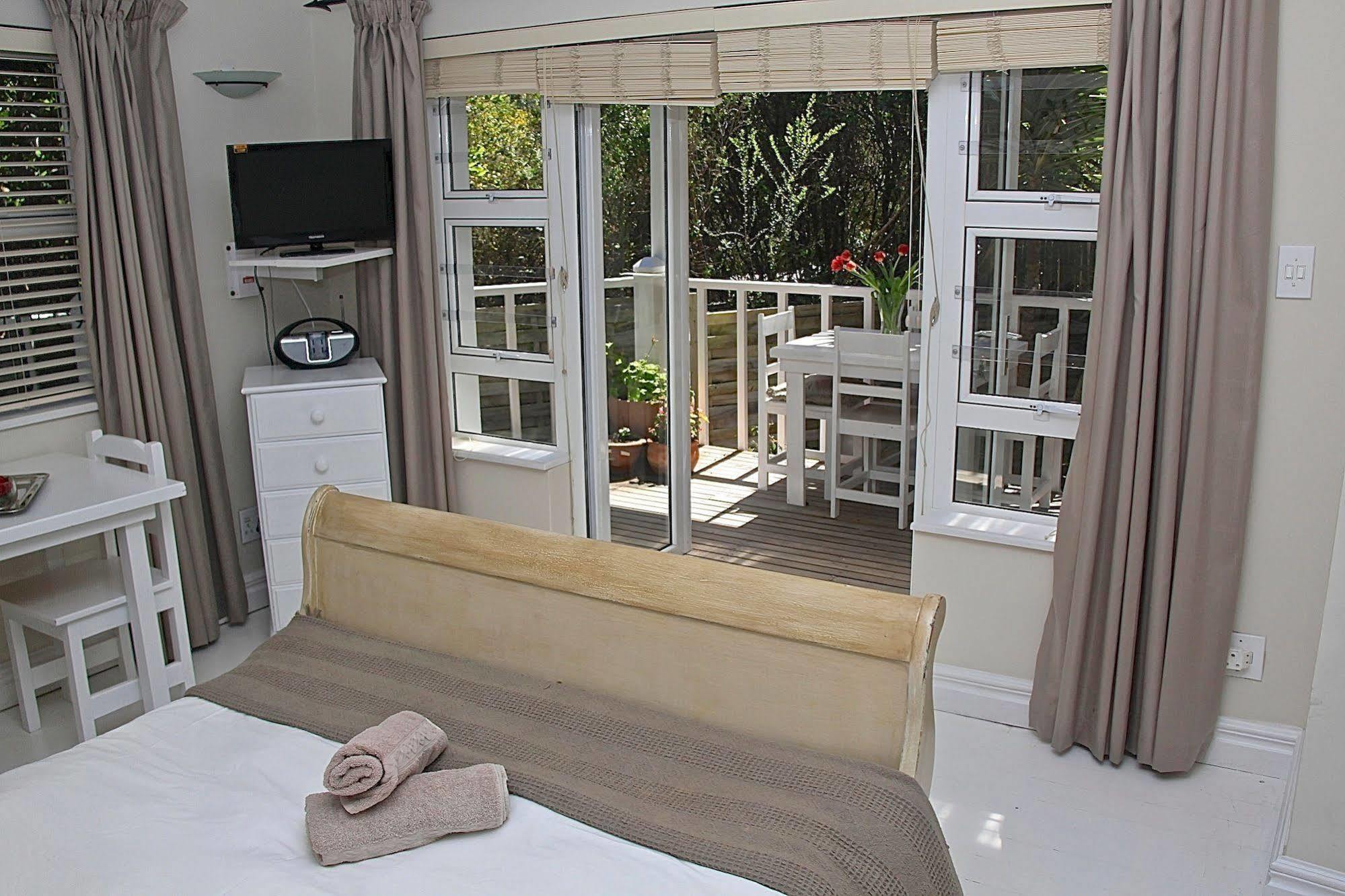 Sea Breeze Beach House Plettenberg Bay Exterior photo